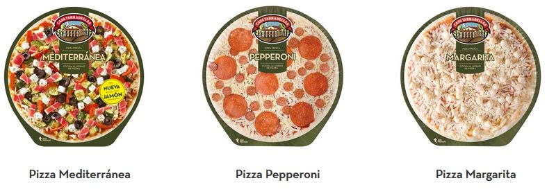 Imagen aérea de tres pizzas: izda (mediterránea), centro (pepperoni), drcha (margarita)
