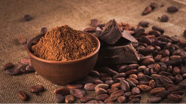 Pepitas de cacao,chocolate en polvo y chocolate negro sólido