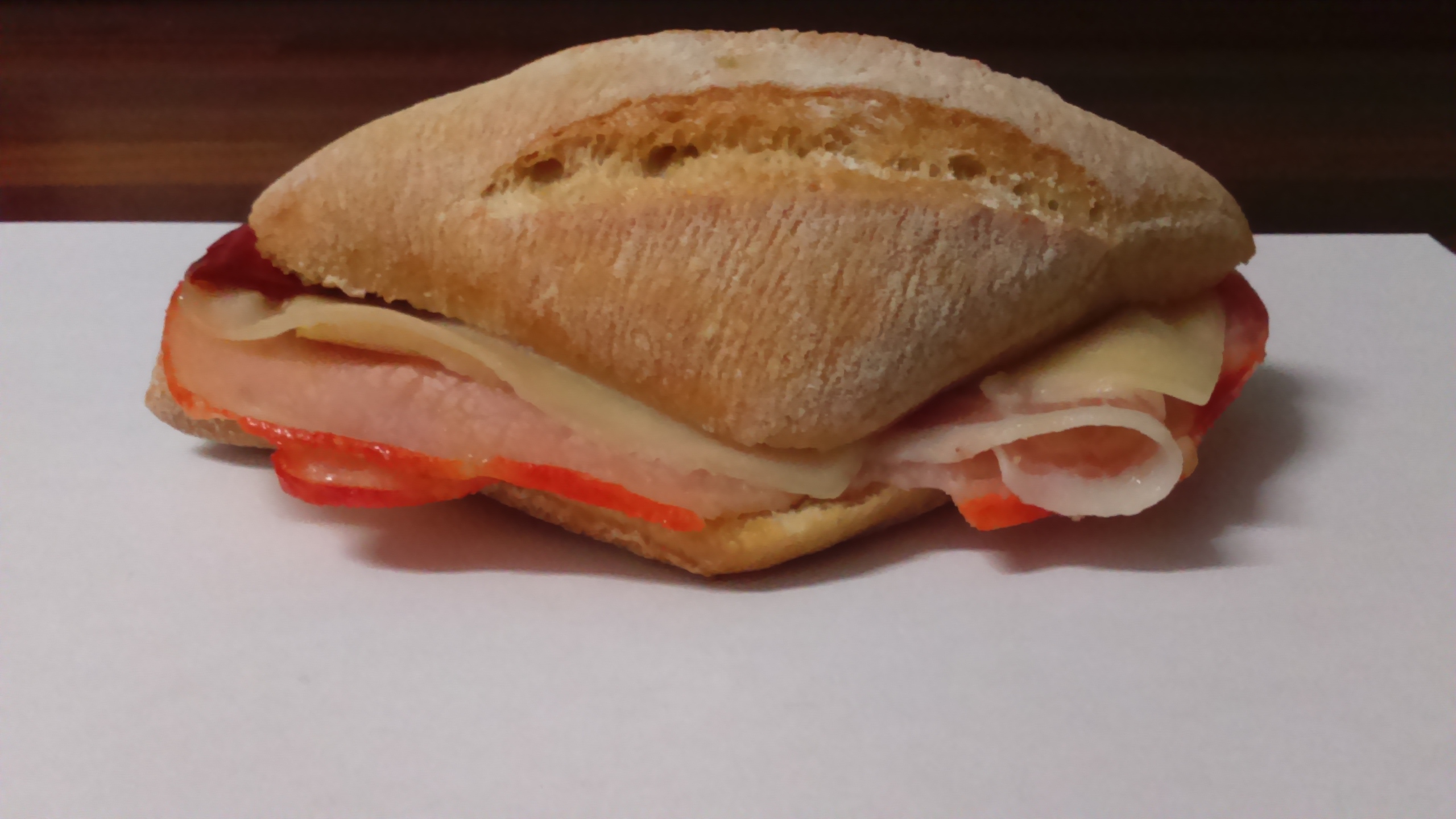 Lomo de cerdo, bacon, queso y pimiento rojo