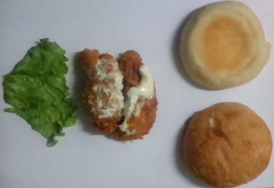 Fotografía a vista de pájaro de los ingredientes del Pollo Alioli