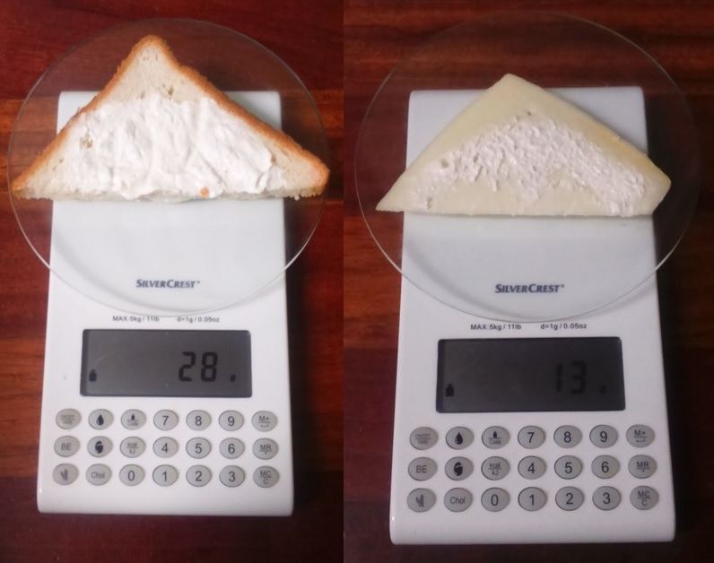 Fotografía a vista de pájaro de media rebanada de pan molde y queso manchego fresco