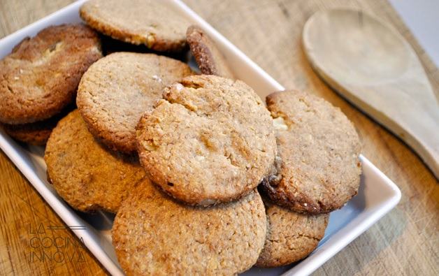 Galletas caseras depositadas en un plato