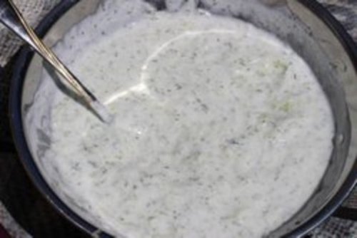 Salsa de yogur con eneldo