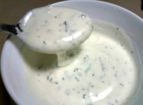 Salsa de yogur con un toque de ajo