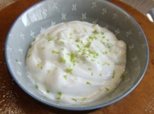 Salsa de yogur con coco y lima