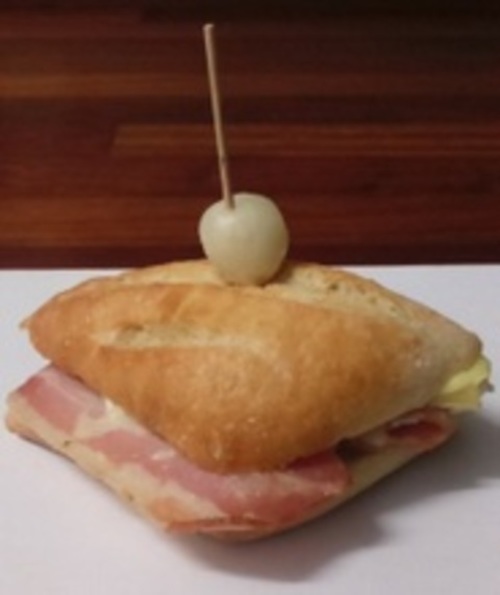 Cafetería El Cafetón: Bacon y queso brie