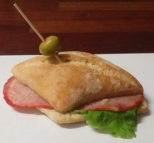 Cafetería El Cafetón: Lomo de cerdo tipo Sajonia con lechuga