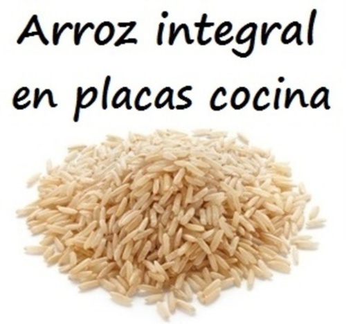 Arroz integral cocido en placas de cocina